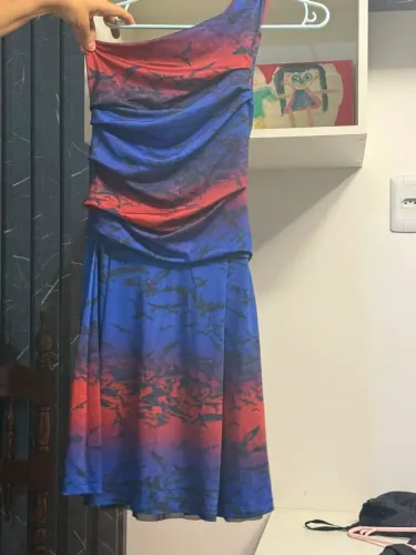 Vestido ombro só