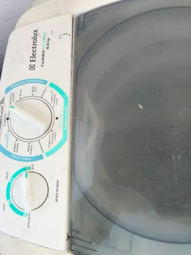 Desfazendo os móveis de casa , indo embora !