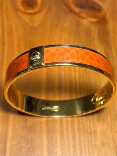 pulseira bangle coach enamel laranja monograma dourada 100% original