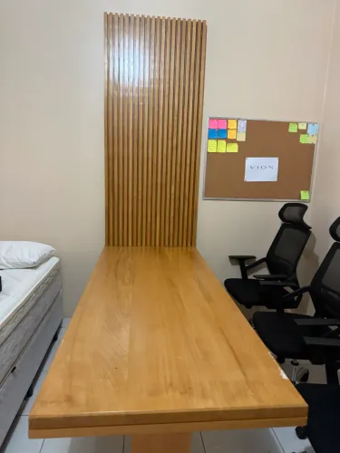 Mesa de reunião ou escritório de Madeira cabe ate 5 cadeiras