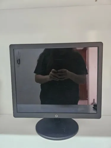 Monitor LED 17 Tronos