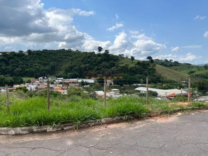 Lote em Caxambu, no bairro Jardim Recreio, à venda.