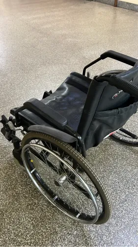 Cadeira de rodas para obeso/ larga em couro reforçada Jaguaribe melhor marca