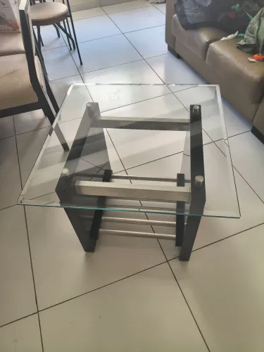 Mesa de centro - tampo de vidro