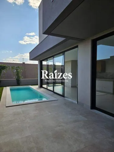 Linda casa no Tamboré com 3 suítes, piscina, elevador e condomínio com lazer completo em U