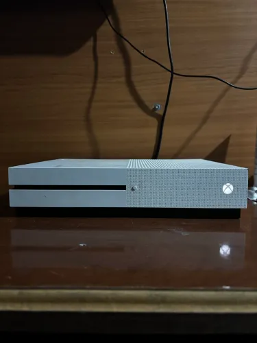 Xbox One S 1TB + Controle Original | Pouco Uso
