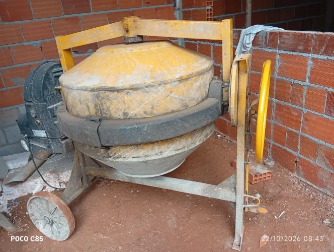Vendo betoneira Menegotti semi nova