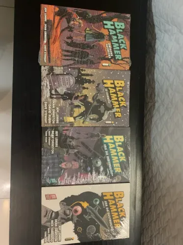 Hq Black Hammer LACRADO COMPLETO 4 volumes (1-4)