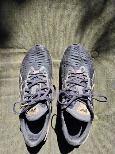 ASICS Novablast 1 Platinum "Black/Rose Gold - tam 36