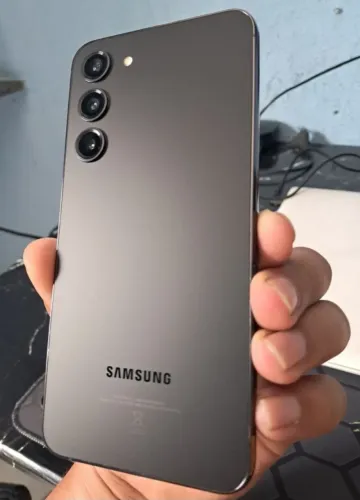 S23 plus sansung. 