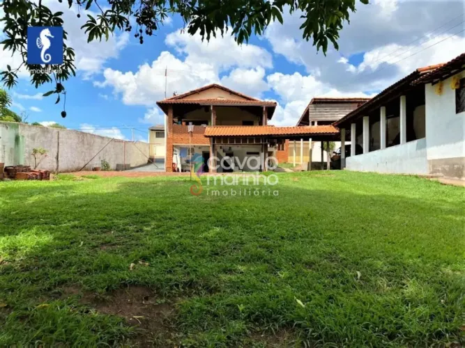 Chácara à venda de 4 quartos, 2600 m² - Centro - Serra Azul/SP