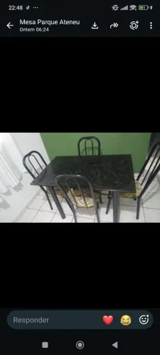 Vênde mesa quatro cadeiras em bom estado de uso