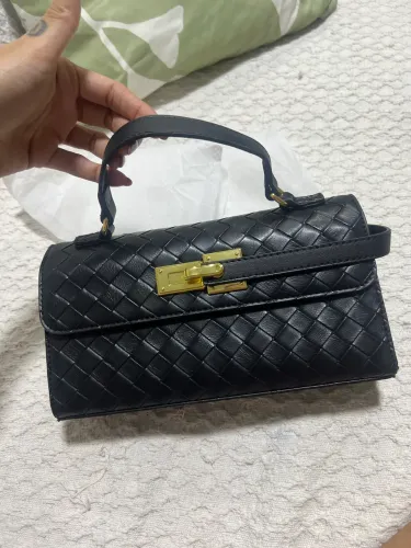 Bolsa preta com alça 