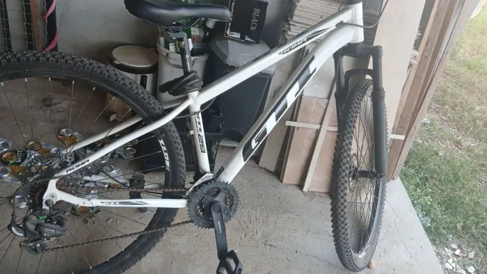 Bicicleta GTI branca aro 29 praticamente nova