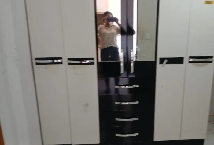 GUARDA ROUPA USADO - NÃO ENTREGO - O VALOR JÁ ESTÁ REDUZIDO 