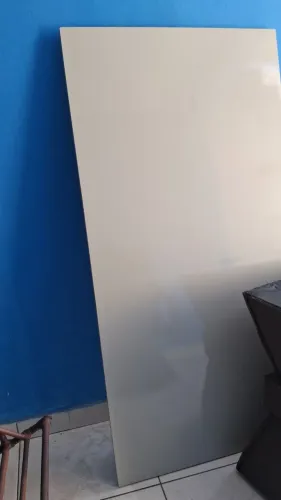 Mesa de 6 cadeiras,  OBS: algumas cadeiras precisa reforçar as pernas.