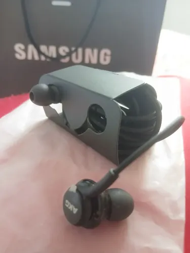 Fone AKG Samsung ORIGINAL novo, no pretinho.