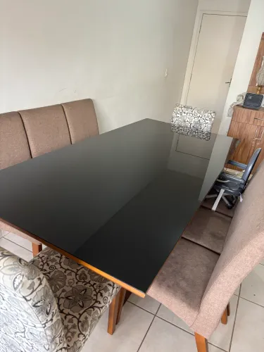 Vendo mesa de madeira oito lugares