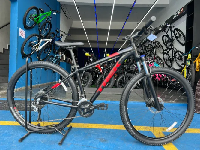 Bicicleta Trek aro 29 seminova, 27 marchas