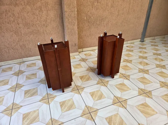 2 bases de madeira para mesa