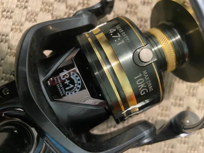 Conjunto de pesca vara e molinete 