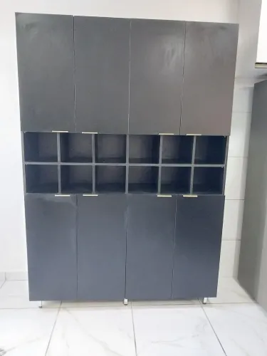 Armário multiuso MDF 08 portas 12 compartimentos.