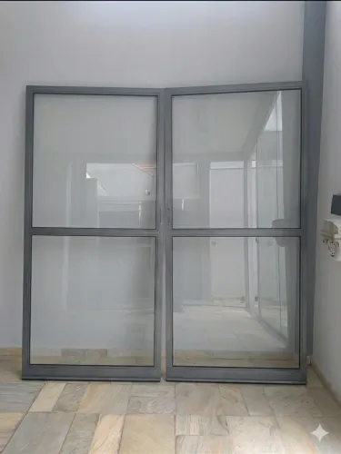Vendo porta Balcão grafite pronta com vidros