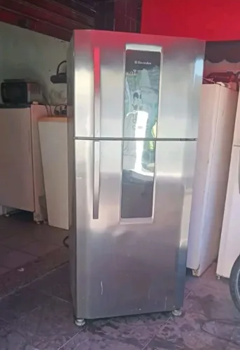 Geladeira dúplex Electrolux Frost Free inox com painel digital