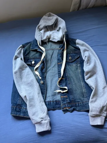 Blusa/Jaqueta de frio Jeans + Moletom com capuz removível - Tam 12 a 14