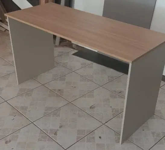 Mesa MDF para estudo, escritório ou empresarial 