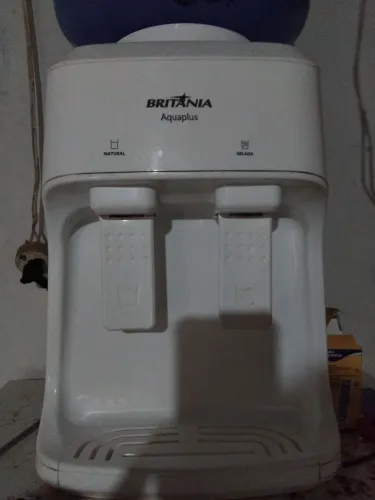 Bebedor de agua mineral com 2 galão ( vazios)