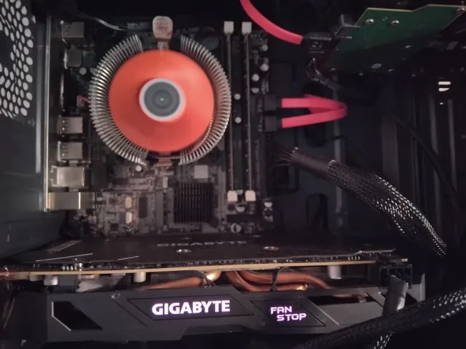 Vendo pc com 1 ssd de 120 e 1 hd com 2 terás, e 1 controle gamesir t4 nova lite