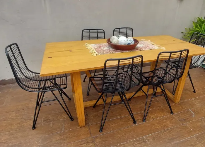 Mesa de jantar com 6 cadeiras em ferro