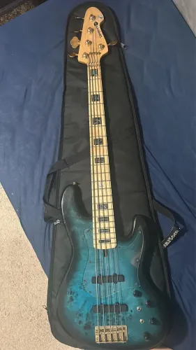 Jazzbass deOliveira 5 cordas ativo
