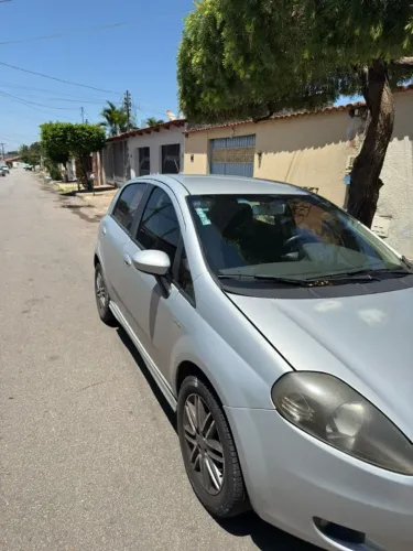 Fiat Punto Sporting Dualogic 1.8 Flex 16V 5P 2011