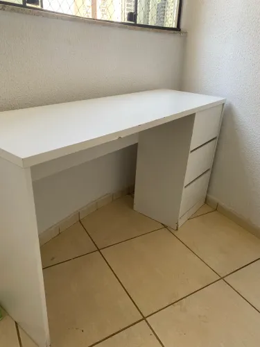 Escrivaninha Branca c/ Gavetas
