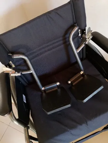 Vende-se Cadeira de Rodas Aço dobrável Dellamed D400