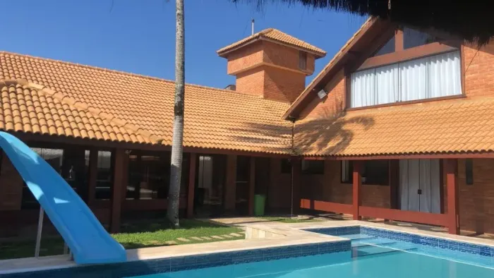 Casa em Peruibe , com piscina próximo ao mar