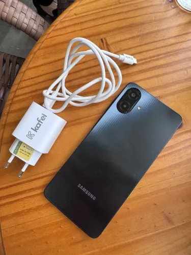 Celular Samsung A07, pouco usado