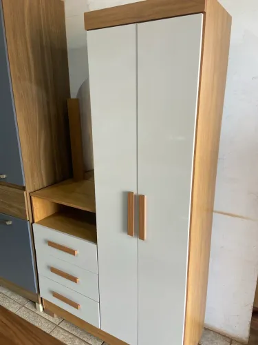CÔMODA COM MULTIUSO