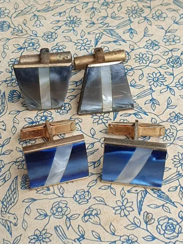 2 Pares de antigas Abotoaduras com Madre Pérola, base dourada, foleada, plaquet