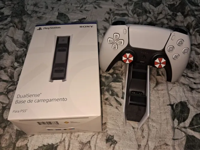 Controle de PS5 mais base de carregador