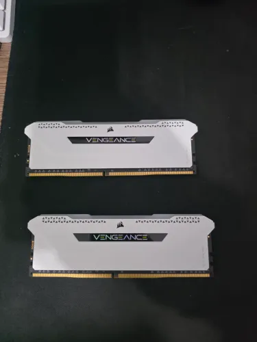 Kit 2x8gb Memória ram DDR4 Corsair RGB Vegeance 16gb 3200mhz