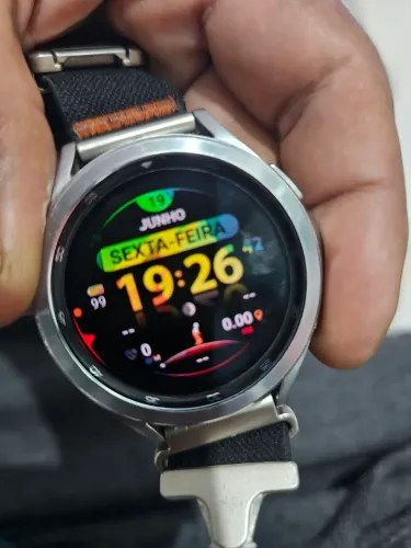 Vendo Samsung Galaxy Watch 4 Classic - Prata, usado em boas condições, 100% funcional.