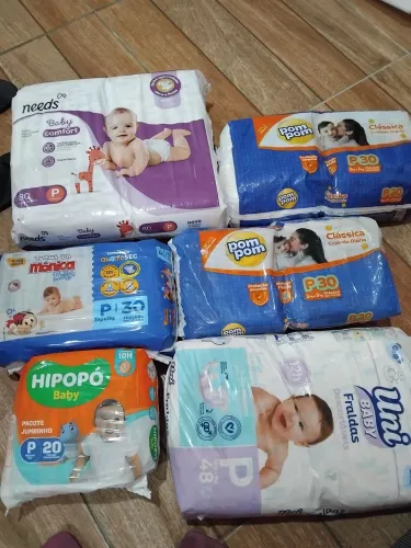 Vendo ou troco fraldas tamanho P por 200 reais