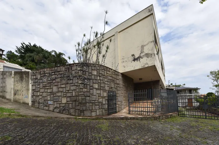 Casa, 6 quartos, 4 suites, 6 vagas