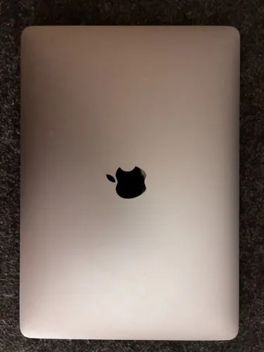 Macbook Pro 2019 13,3" com Touchbar, touch ID e bateria nova