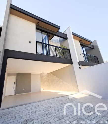 Sobrado novo, à Venda, de 175m², com 3 Suítes, no bairro Centro em Itajaí/SC