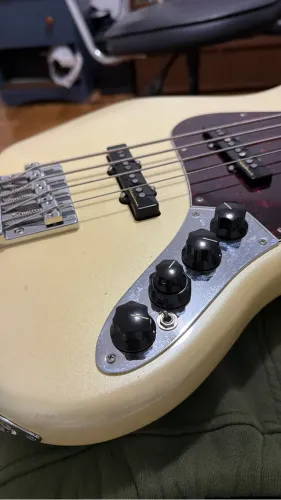 Fender Jazz Bass Player Plus