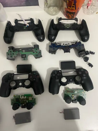 Lote / Sucata de 2 Controles PS4 DualShock 4 para retirada de peças